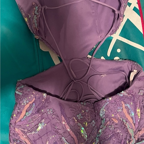 Size 2 lavender prom gown never worn - Picture 5 of 7